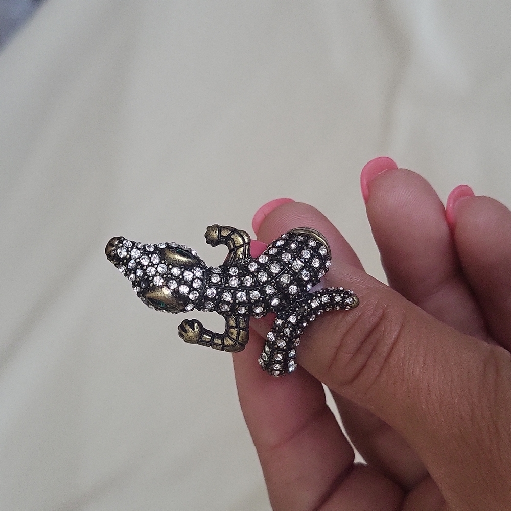 Crocodile ring